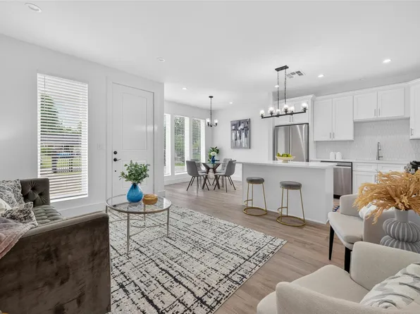 5027 Willow Glen Dr, Houston, TX