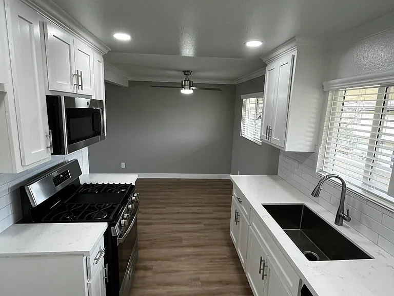1 Bedroom - Kitchen and Dining