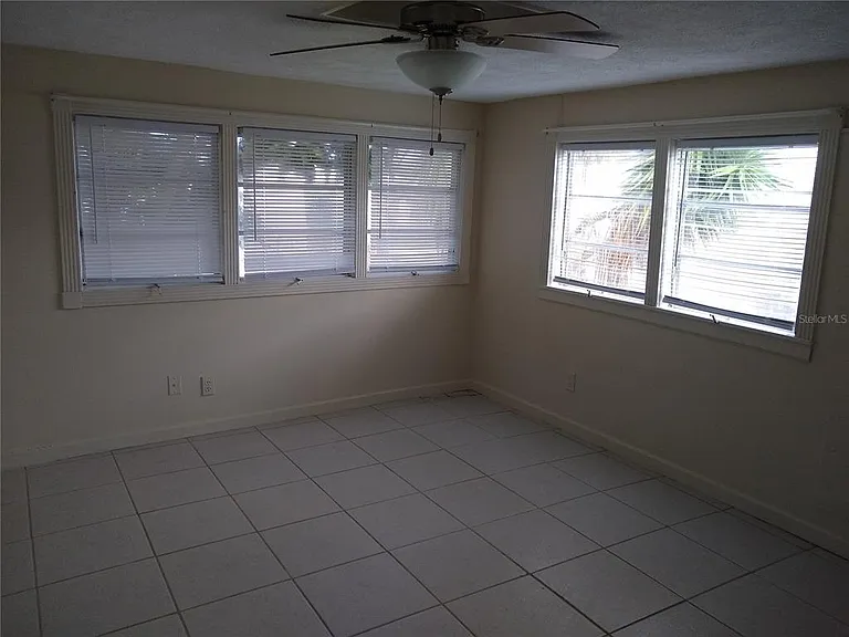 205 52nd Avenue Dr W — Photo 4