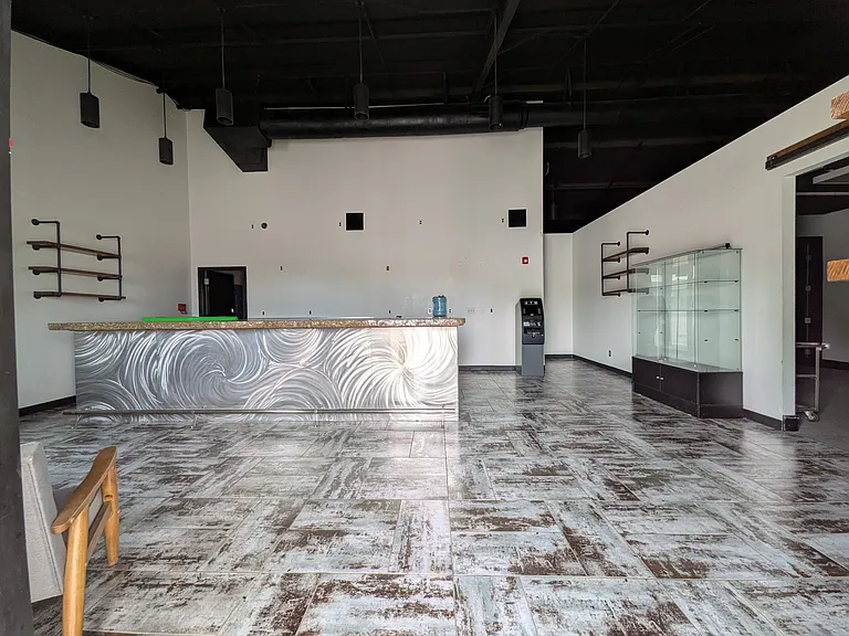 1106 S Commerce St — Photo 5