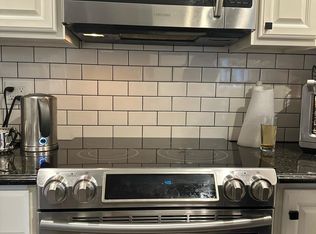 18 Hunter Ln, Levittown, NY 11756