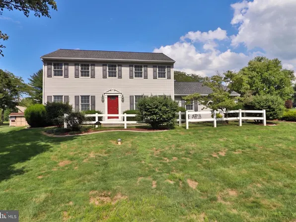 591 Crosswinds Dr, Lititz, PA 17543