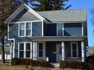 709 E 4th St, Vinton, IA 52349