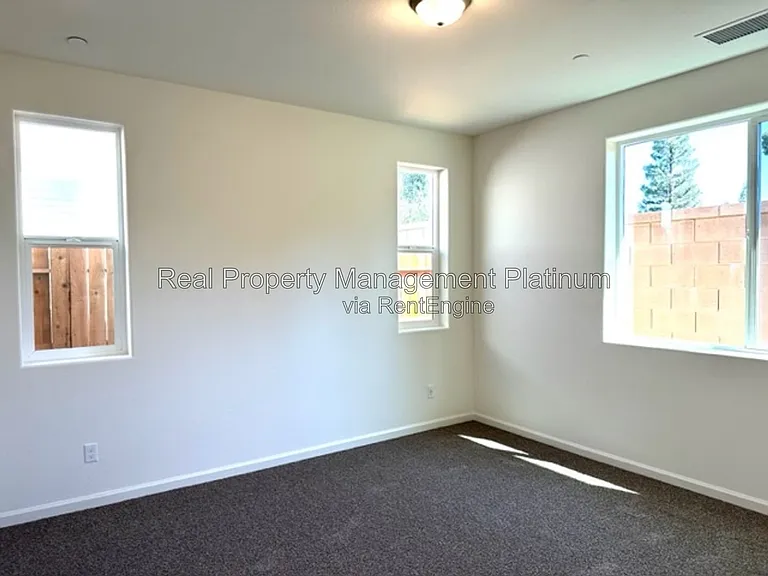 1477 Las Rosas Ave — Photo 5