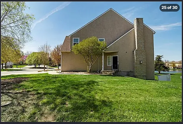 3 bed, 2400 sqft, $2,600 — Photo 2
