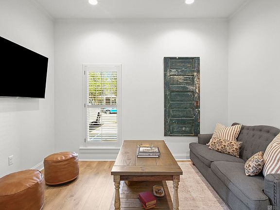 5th image of 3024 Church St