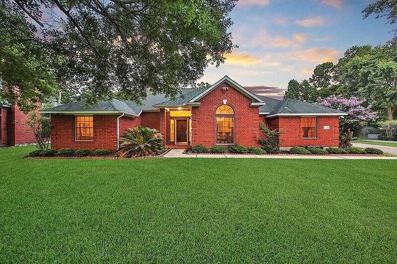 1st image of 606 Fairbanks Dr