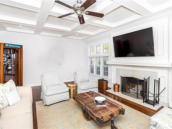 5th image of 615 W 50th St