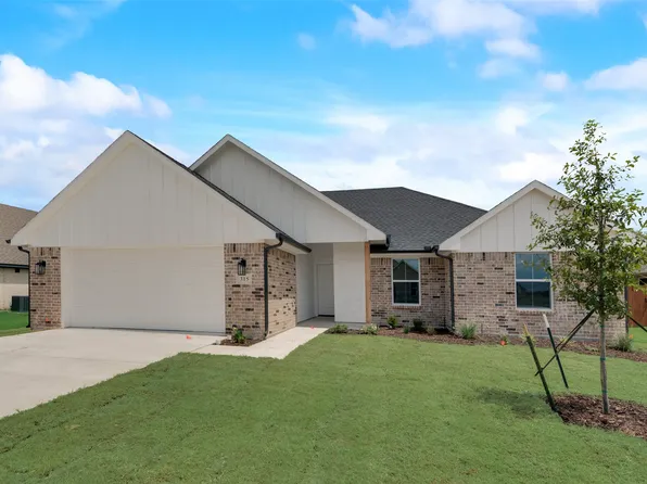 315 Cherry Point Dr, Palmer, TX 75152