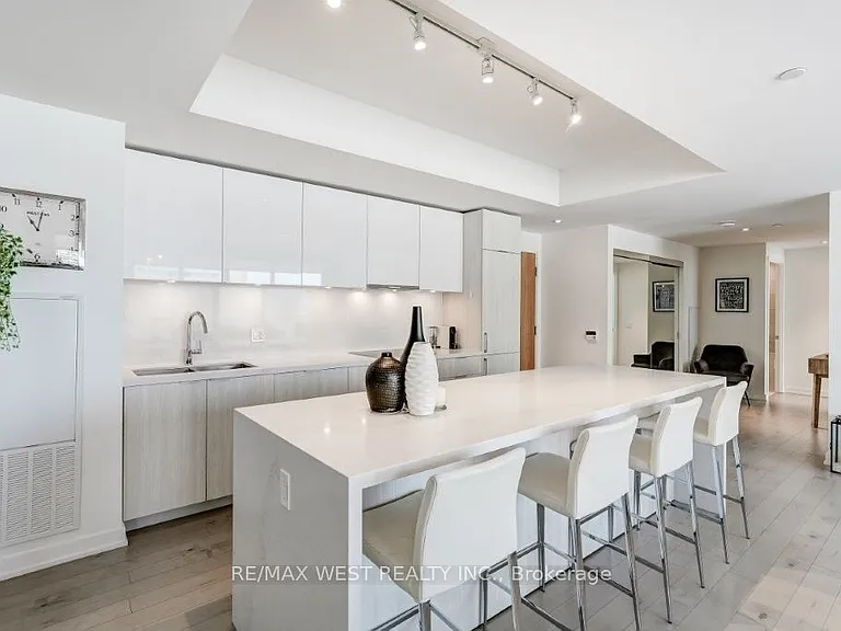 15 Queens Quay E #1006 — Photo 10
