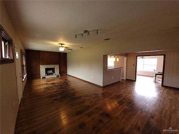 3rd image of 1012 N Glasscock Rd