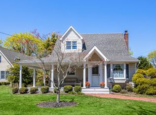 11 Maple St, Blue Point, NY 11715