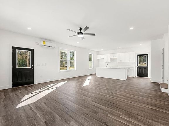 4th image of 1092 Wedgewood Dr NW