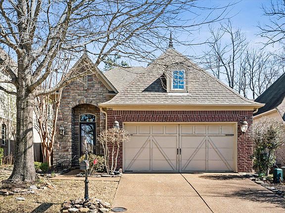 2nd image of 1806 Speyburn Ln