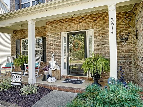 3rd image of 2614 Sierra Chase Dr
