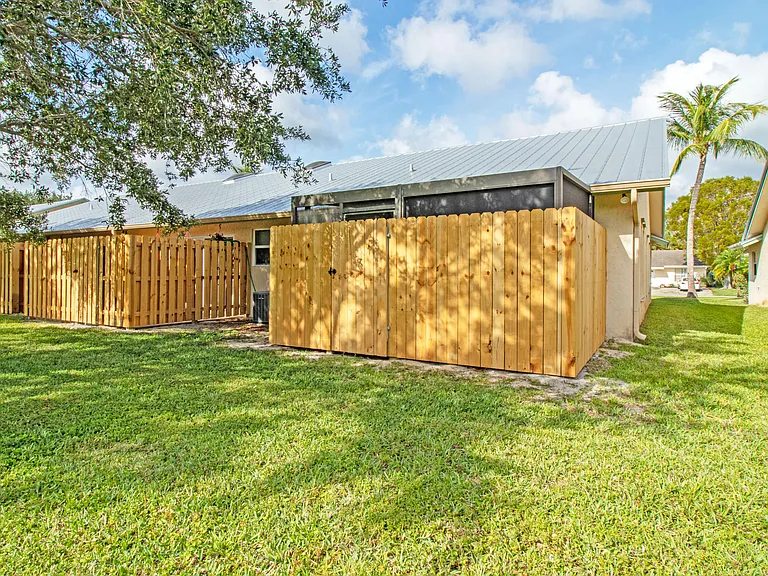 8883 SE Hobe Ridge Ave — Photo 43