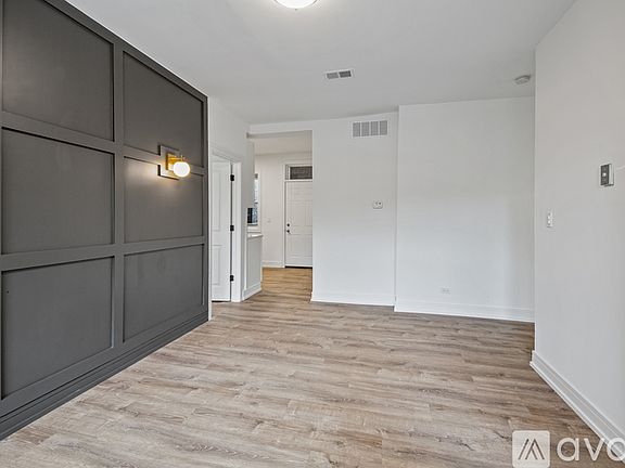 4th image of 1902 N Whipple St APT 1
