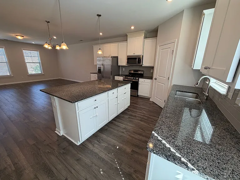 311 Mahone Dr #14 — Photo 6
