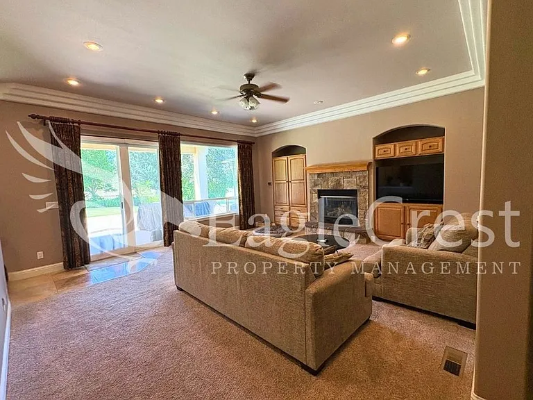 44 Vinehill Dr — Photo 48