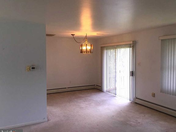 4th image of 385 Marshall Dr