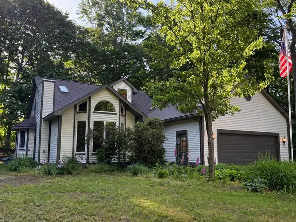 13462 Lakeshore Dr, Grand Haven, MI 49417