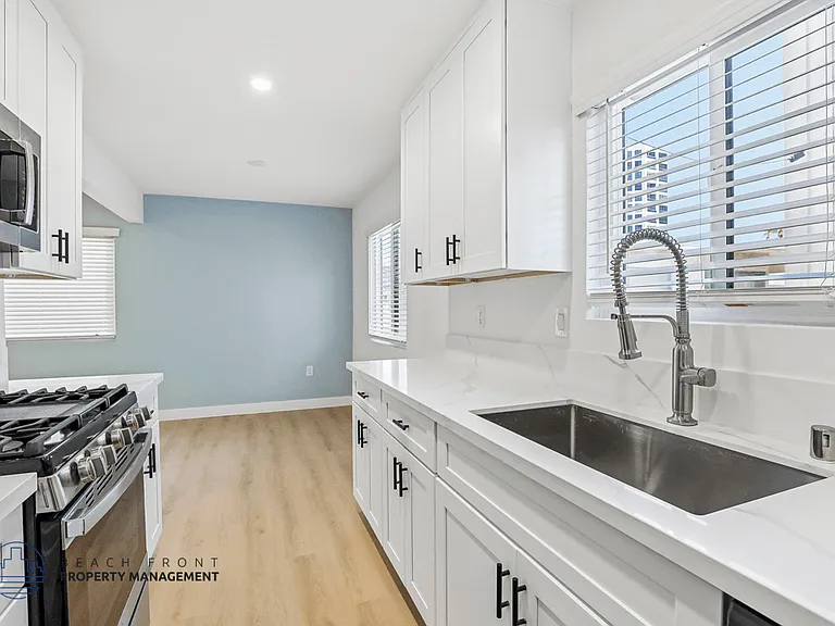 1230 E. 1st St. — Photo 9