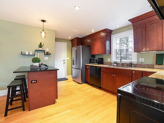 4th image of 4 Winston Rd