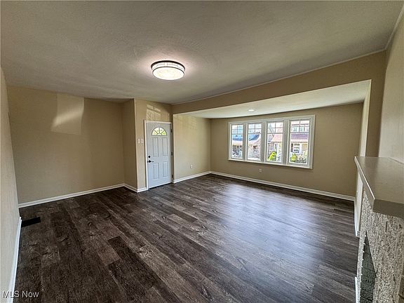 5th image of 1127 Wellesley Ave