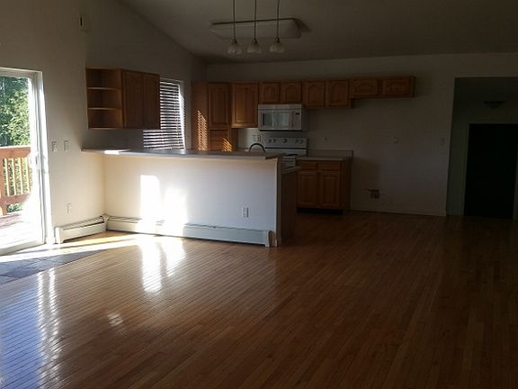 2nd image of 1160 Smallwood