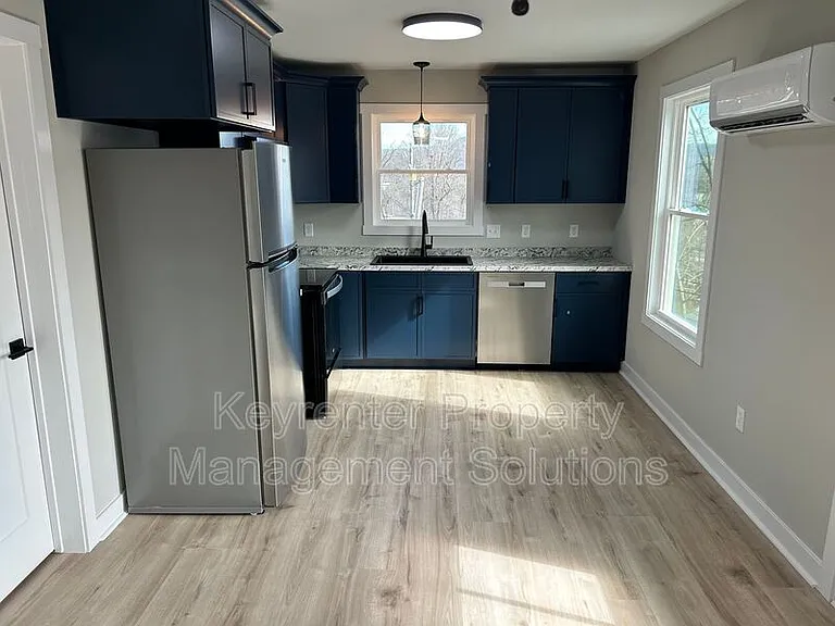 300 Fairview Ave #A — Photo 3