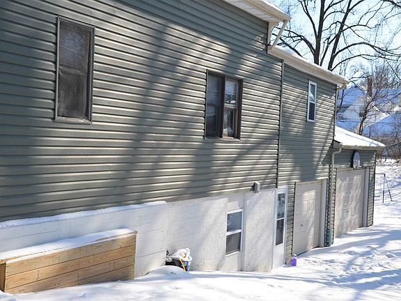 3rd image of 333 E Walnut St