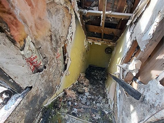 4th image of 422 E Washington St
