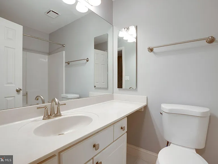 2914 Oakton Crest Pl — Photo 55