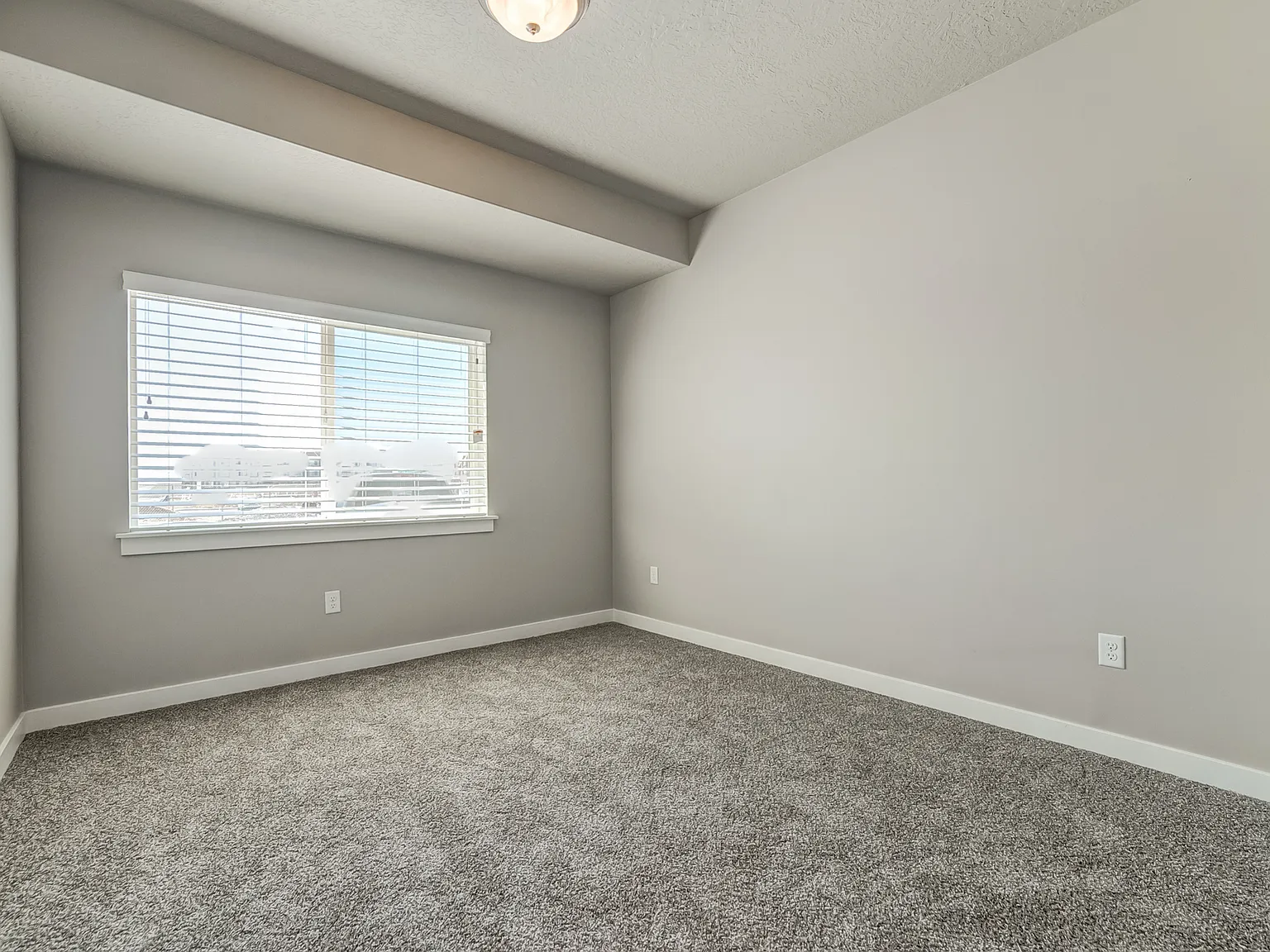 Vine Bldg 07: Unit 302 Type 2: Standard - 302 — Photo 3