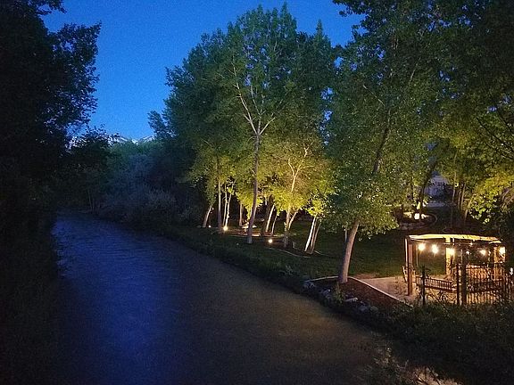 3rd image of 432 W River Side Ln