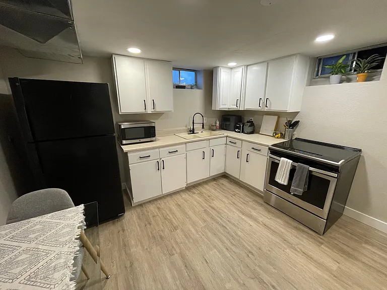 4546 W Dakota Ave — Photo 10