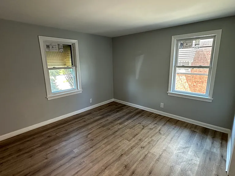 18413 Waterbury Ave — Photo 6
