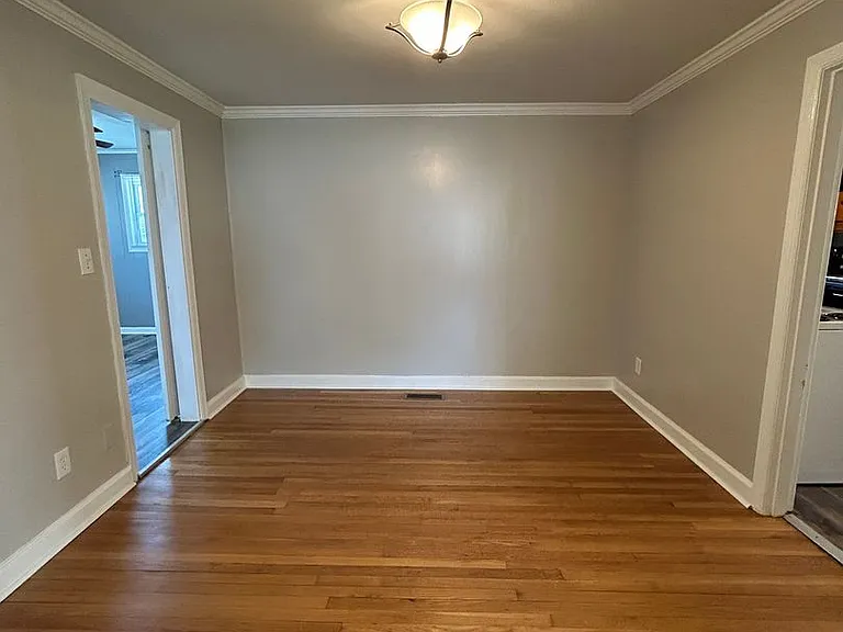 611 Woodvale Ave — Photo 5