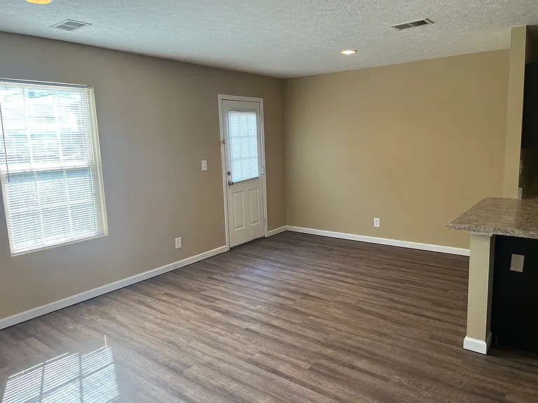 648 Stowe Court — Photo 4