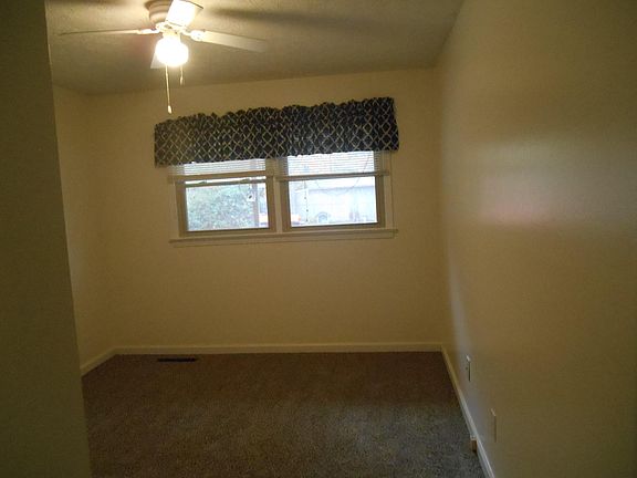 4th image of 129 Oak St