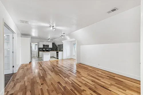 475 E 9th Ave #3 Photo 1