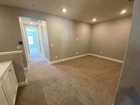 5th image of 104 Wallace Cir