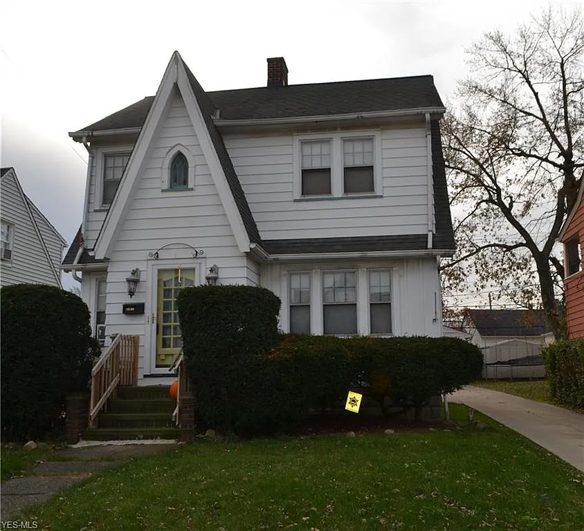 10700 Vernon Ave photo 1