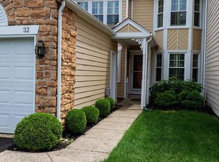 32 Hunters Way W, Newtown, PA 18940