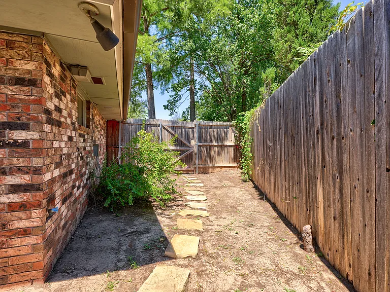 6325 Glenbrook Ct — Photo 40