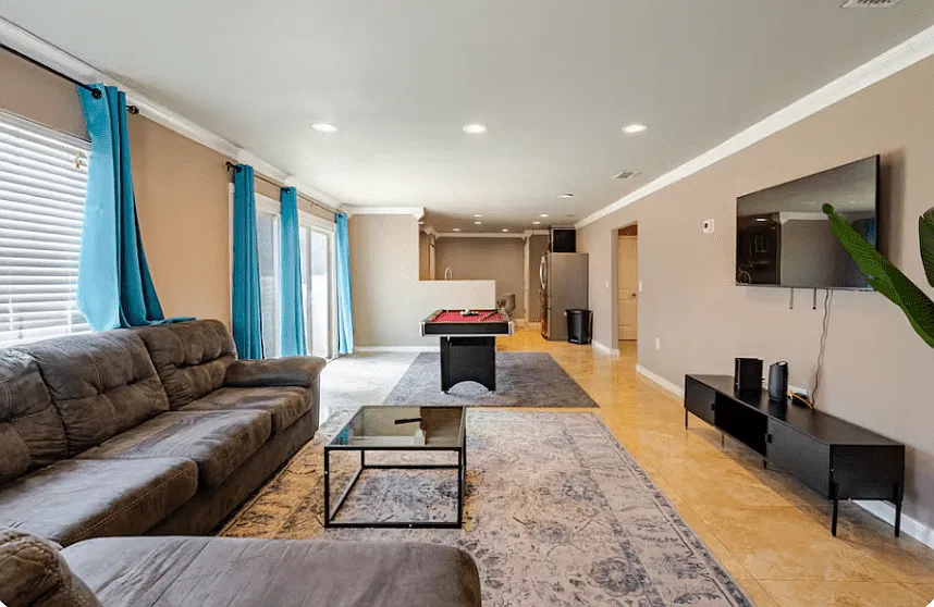 3 bed, $4,200 — Photo 3