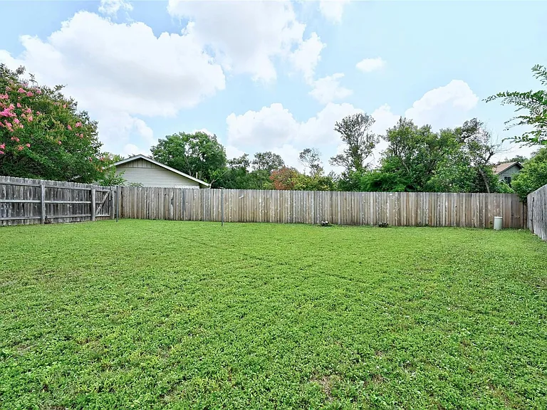 607 Old Stone Rd — Photo 30