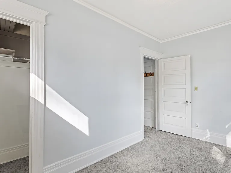 405 E 6th St #4 — Photo 9
