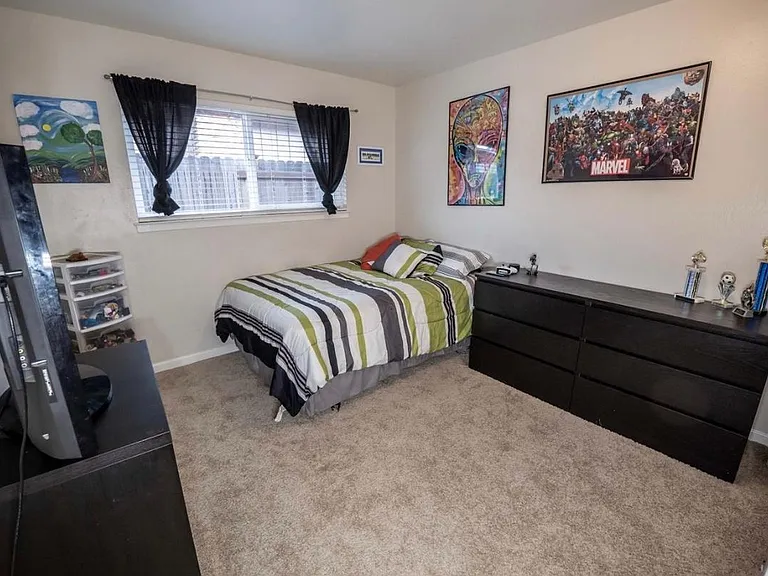 210 Canterbury Ave — Photo 16