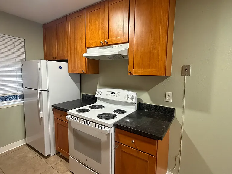 2124 90th Ave #10 — Photo 3